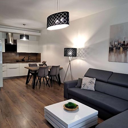 Taban Halifax Apartment - City Center & Free Parking Nitra Exterior foto