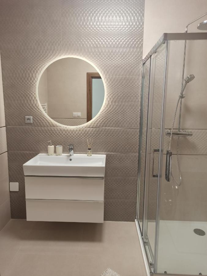 Taban Halifax Apartment - City Center & Free Parking Nitra Exterior foto