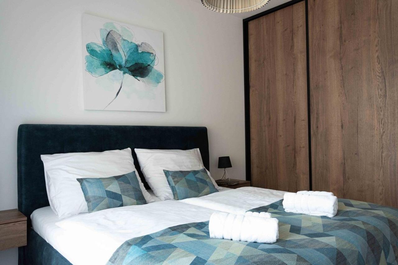Taban Halifax Apartment - City Center & Free Parking Nitra Exterior foto