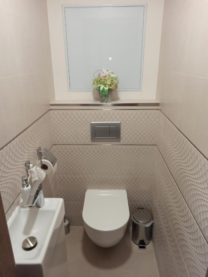 Taban Halifax Apartment - City Center & Free Parking Nitra Exterior foto