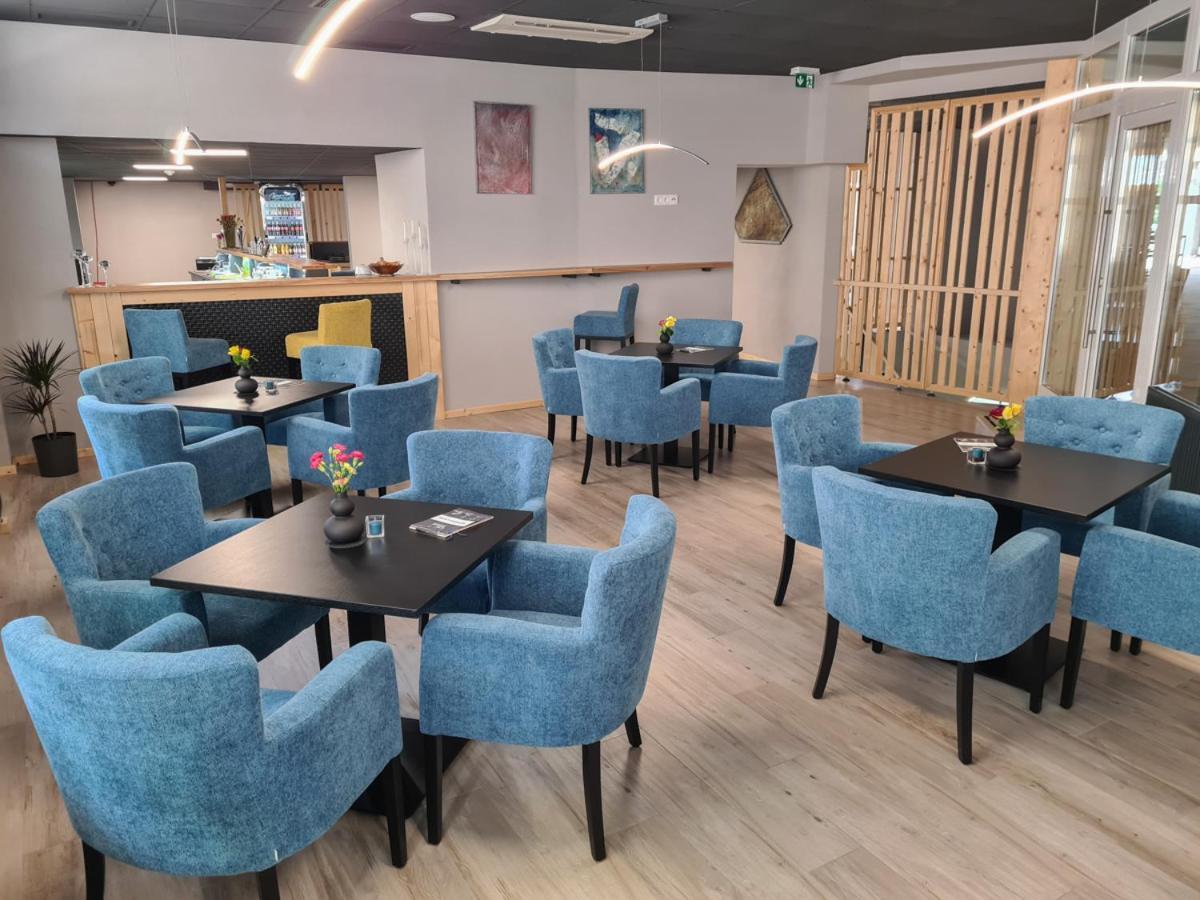 Taban Halifax Apartment - City Center & Free Parking Nitra Exterior foto