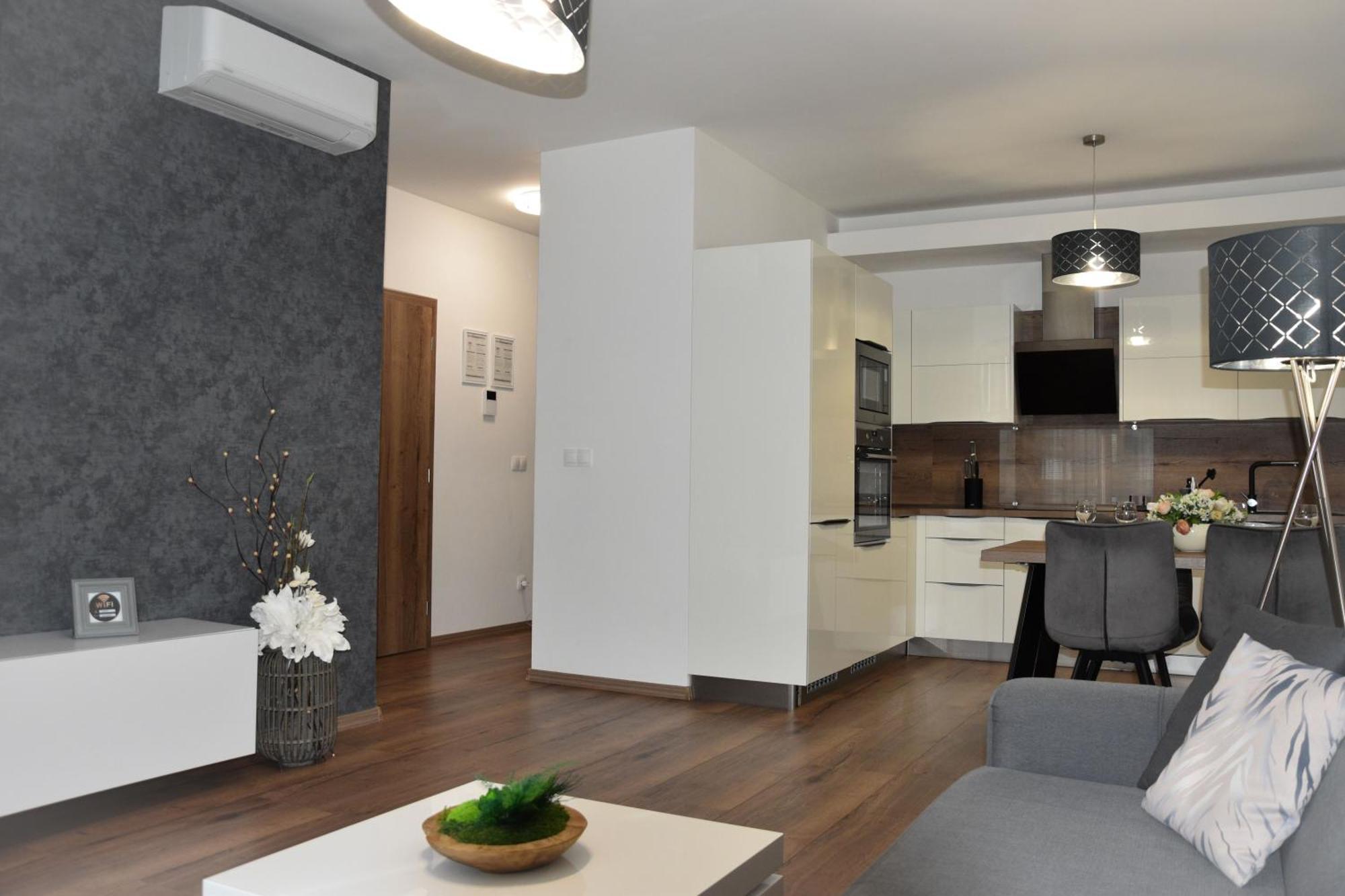 Taban Halifax Apartment - City Center & Free Parking Nitra Exterior foto