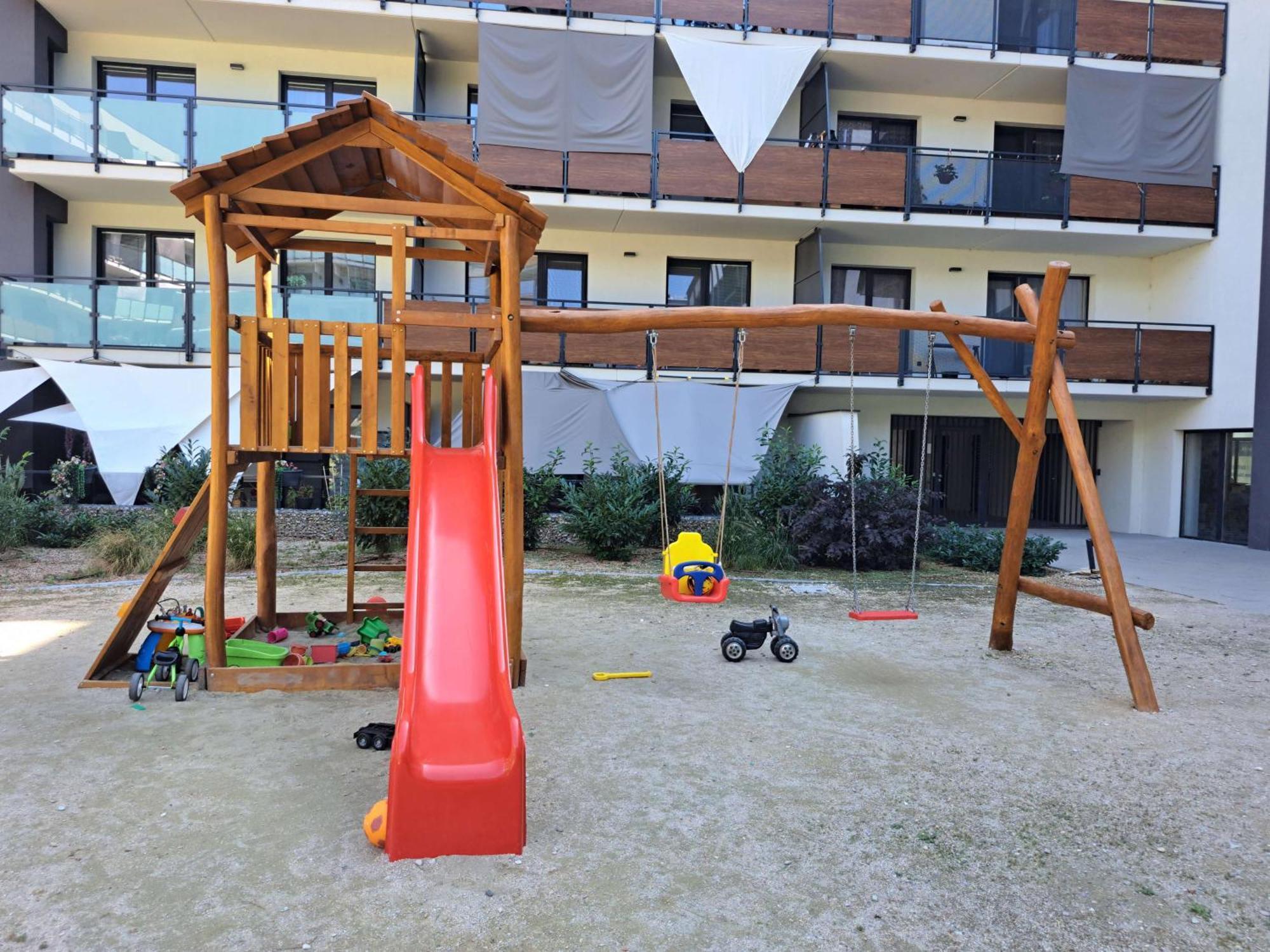 Taban Halifax Apartment - City Center & Free Parking Nitra Exterior foto